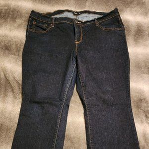Womans Old Navy boot cut size 18 Short